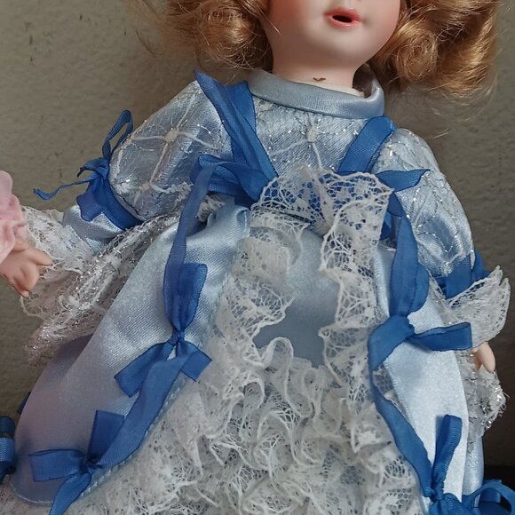 4 - Vintage 1996 Marie Osmond - Story Book Dolls on Metal Stands - Picture 6 of 13